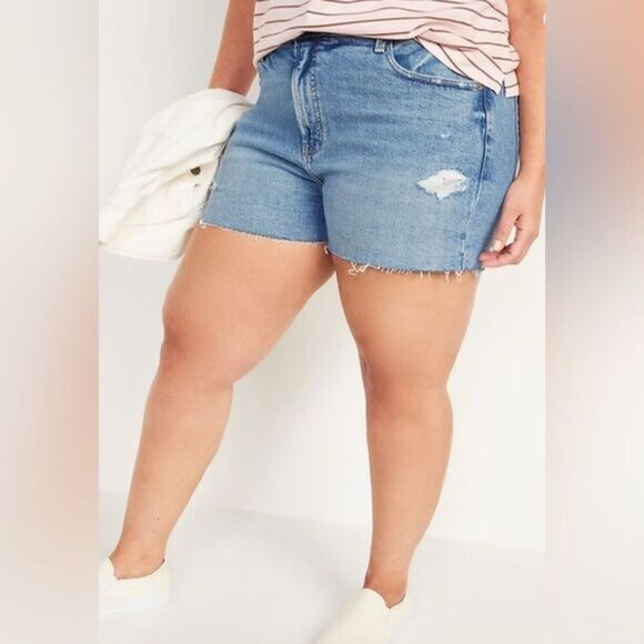 NWT Old Navy Plus Size OG Straight High Rise Raw Hem Denim Shorts - Size 26W - Picture 1 of 9